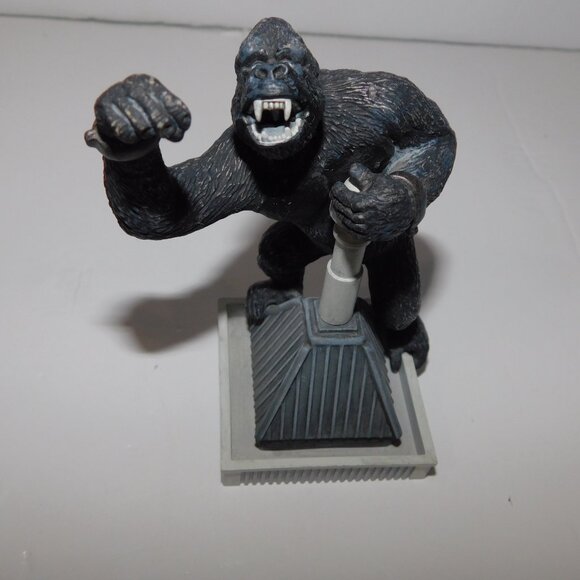 2010 Hallmark 4" King Kong on top of Building Figure ornament ** READ - Picture 8 of 9